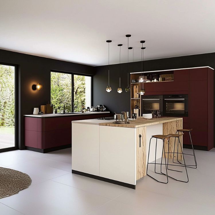 cuisine rouge bordeaux avec ilot central